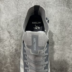Sneakers in Grey