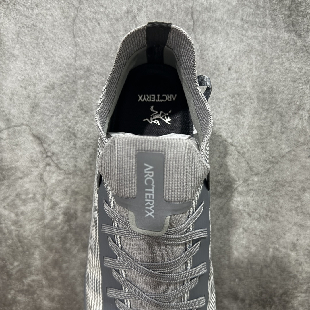Sneakers in Grey