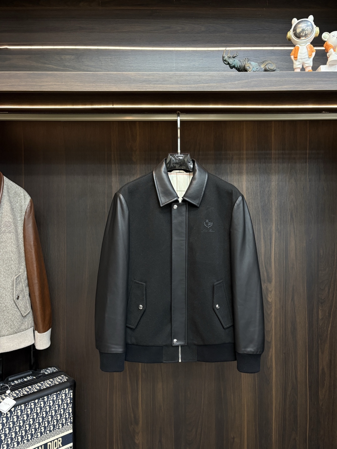 Jacket in Black