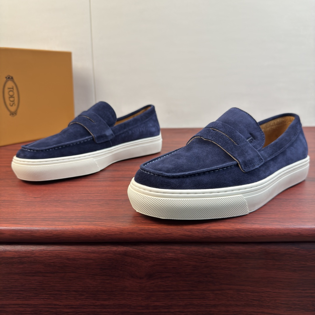 Sneakers in Blue