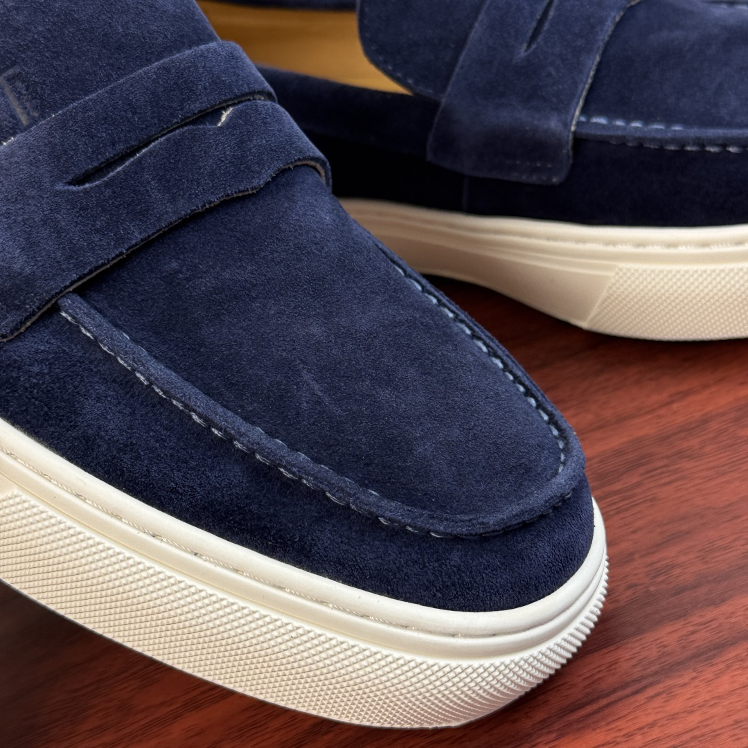 Sneakers in Blue