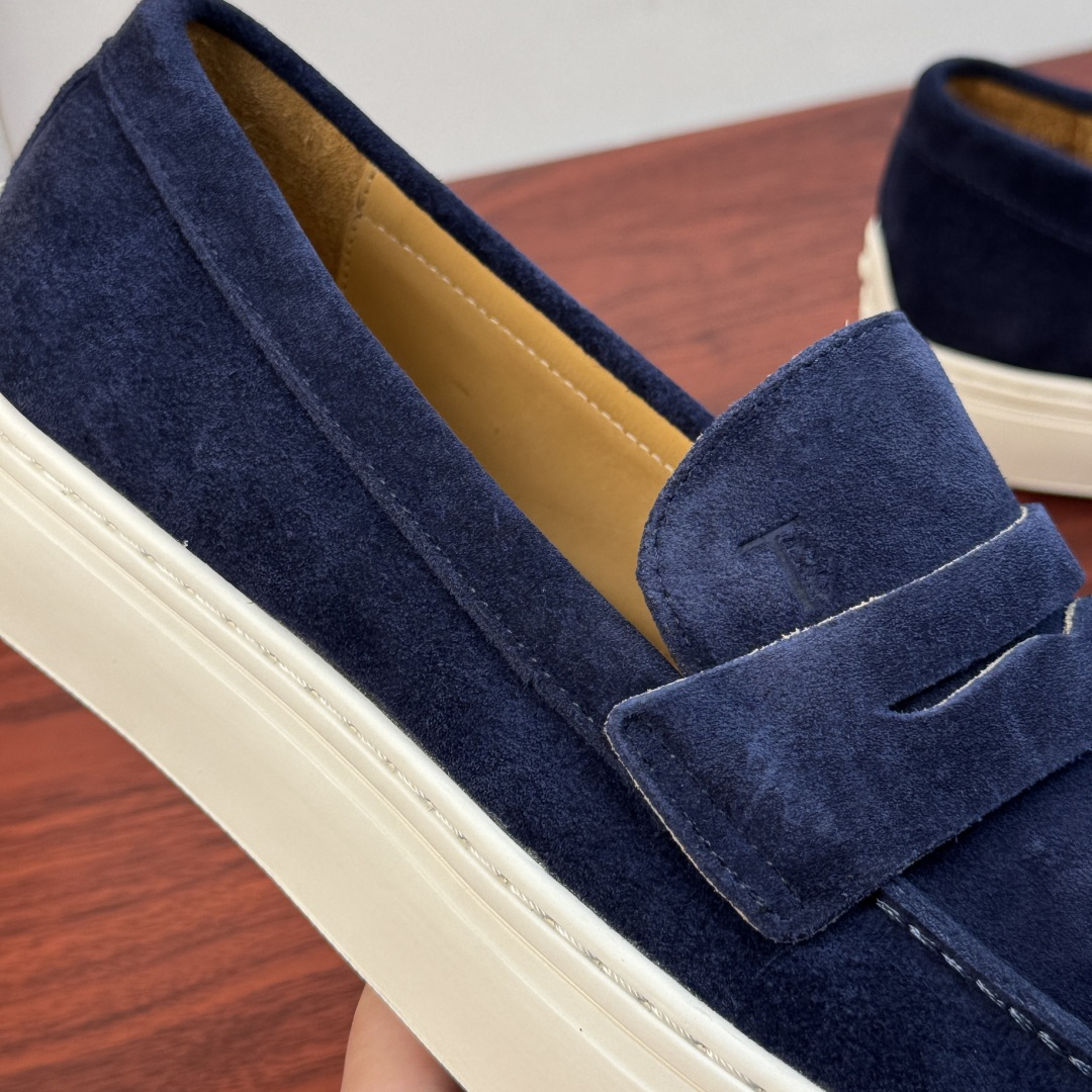Sneakers in Blue