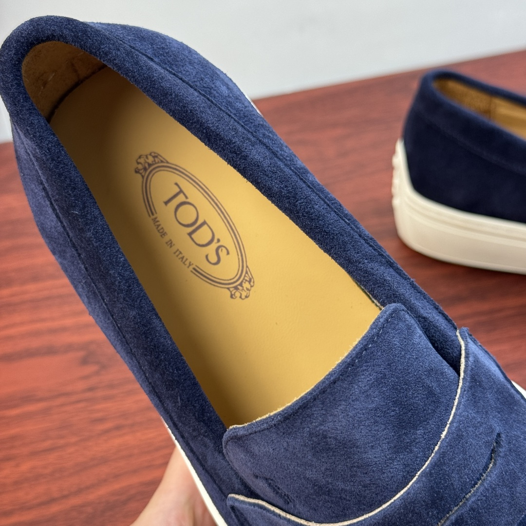 Sneakers in Blue