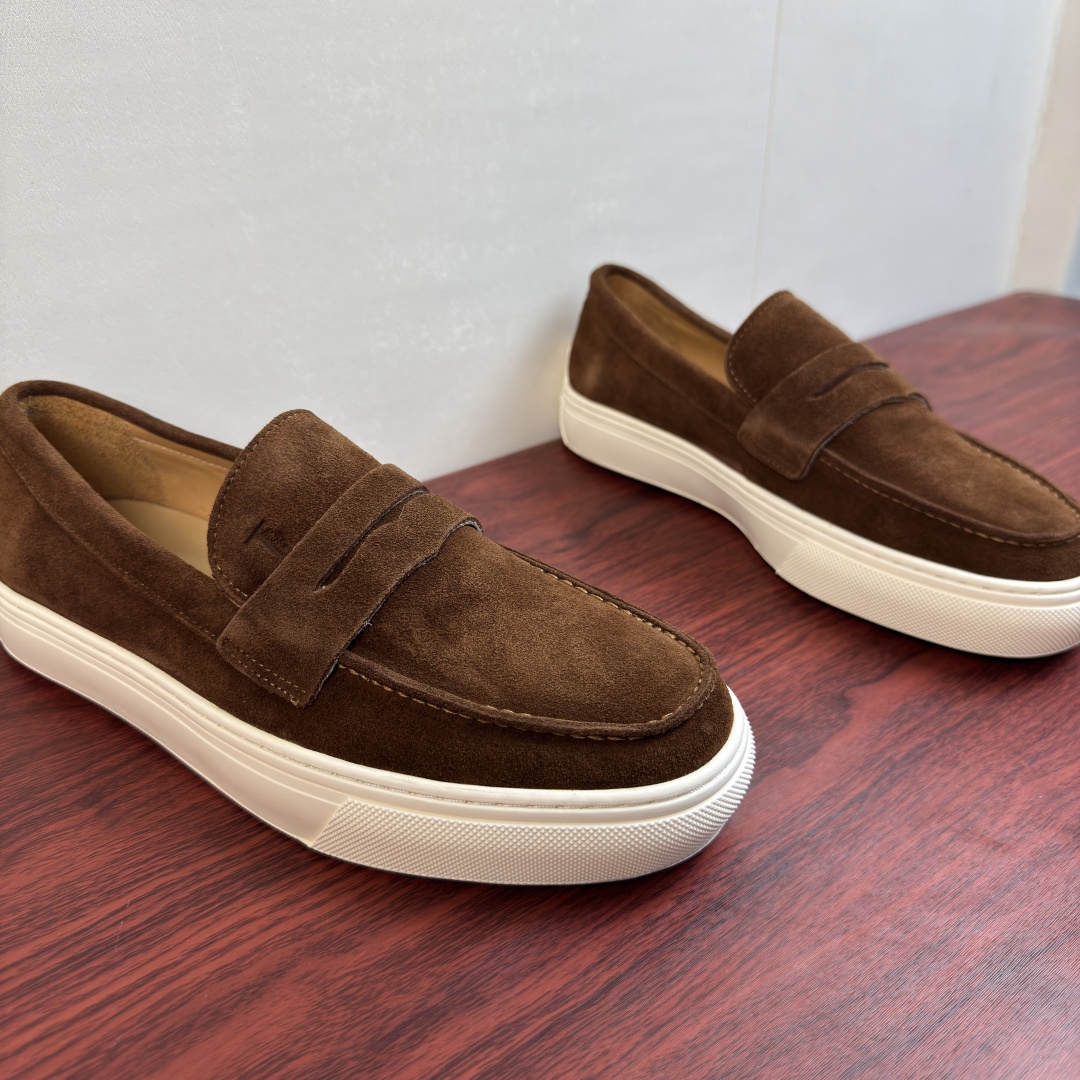 Sneakers in Brown