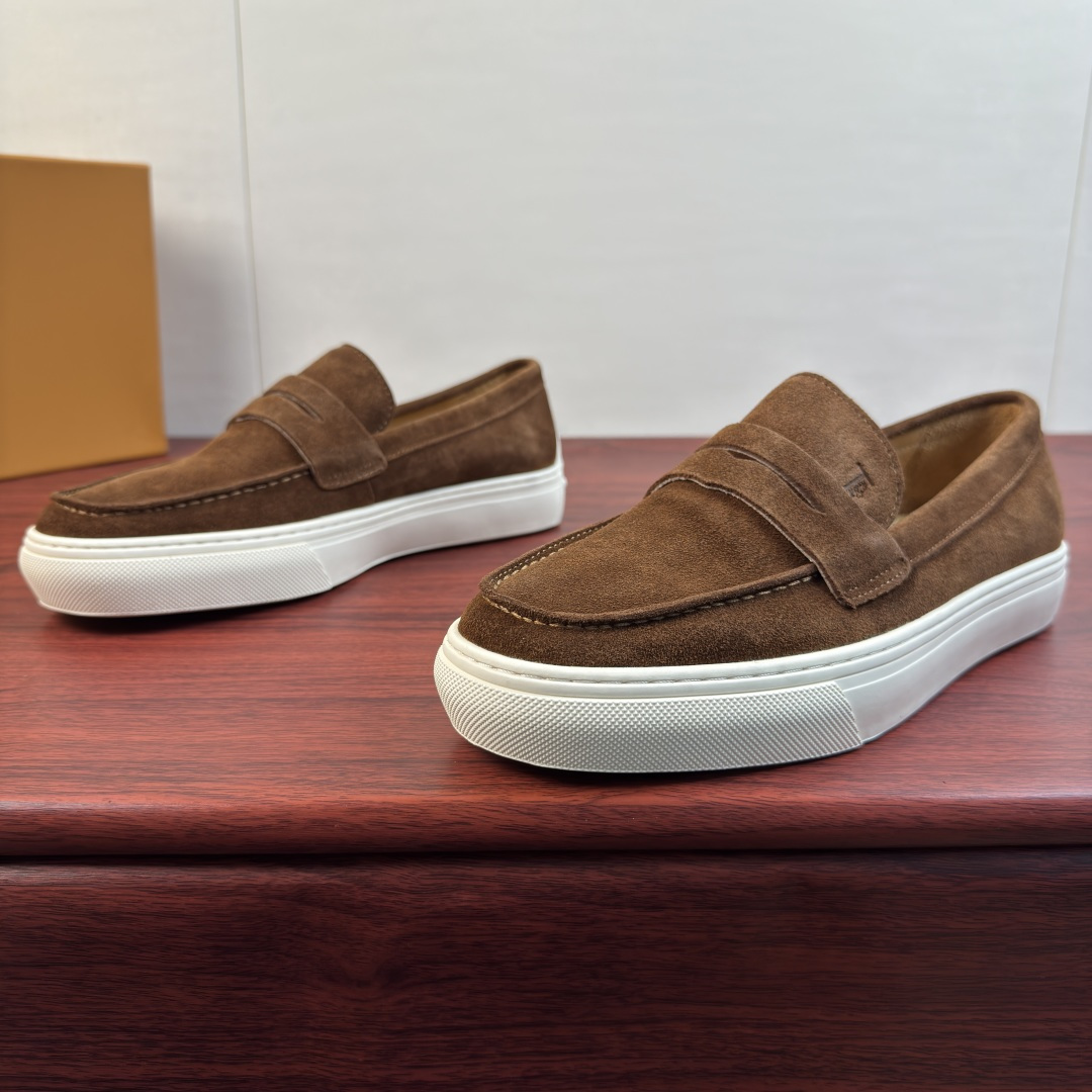 Sneakers in Brown