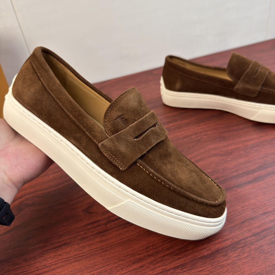 Sneakers in Brown