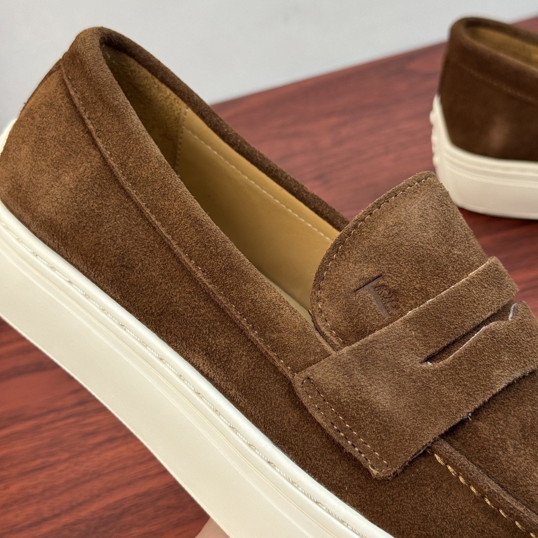 Sneakers in Brown