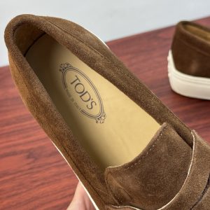 Sneakers in Brown