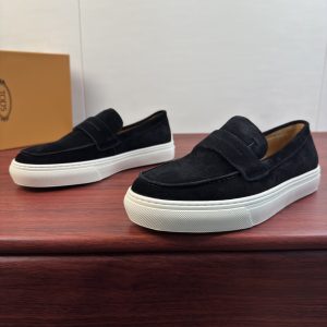 Sneakers in Black