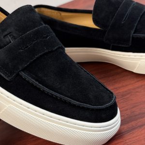 Sneakers in Black