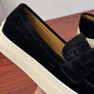 Sneakers in Black