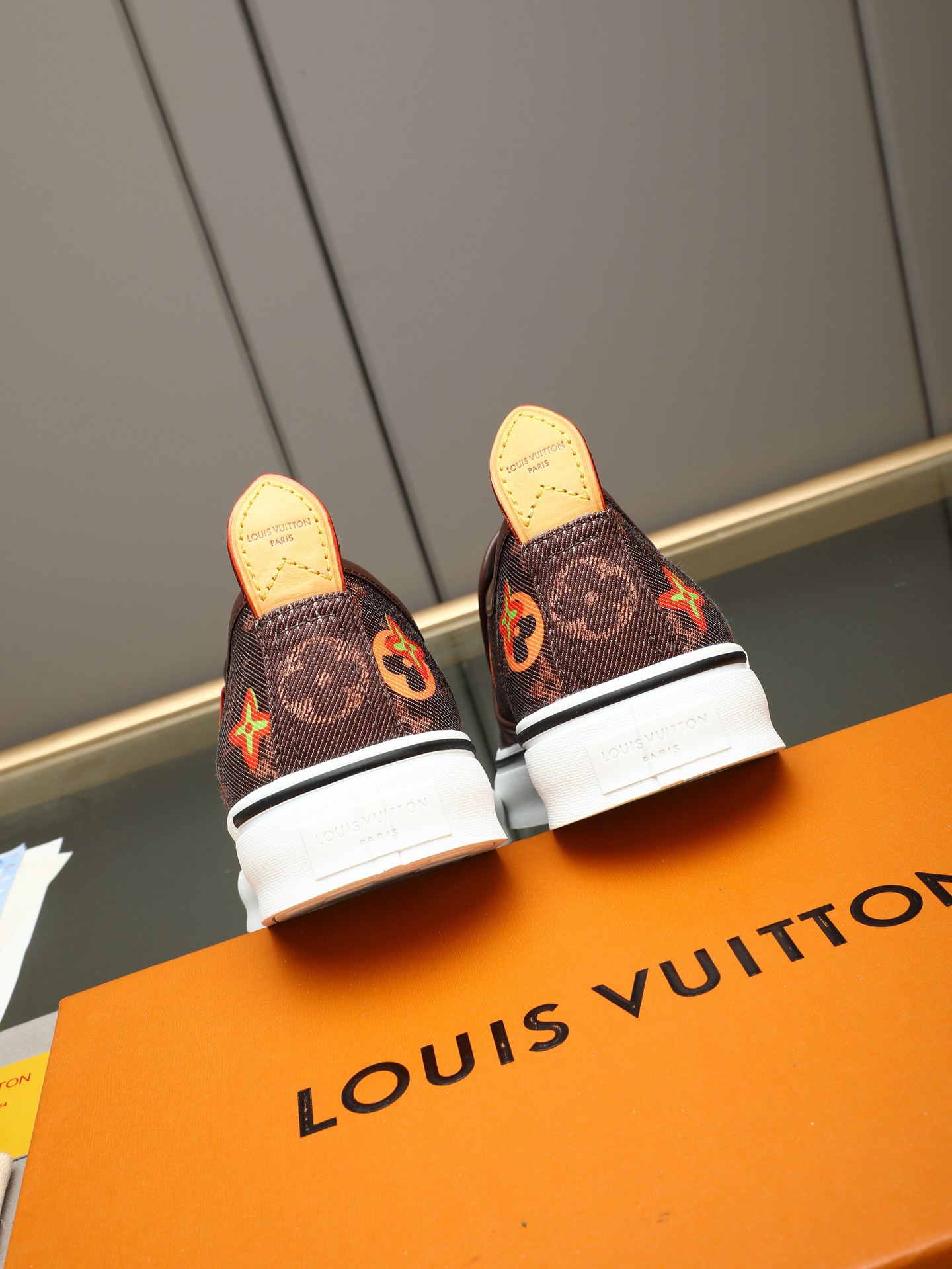 Sneakers