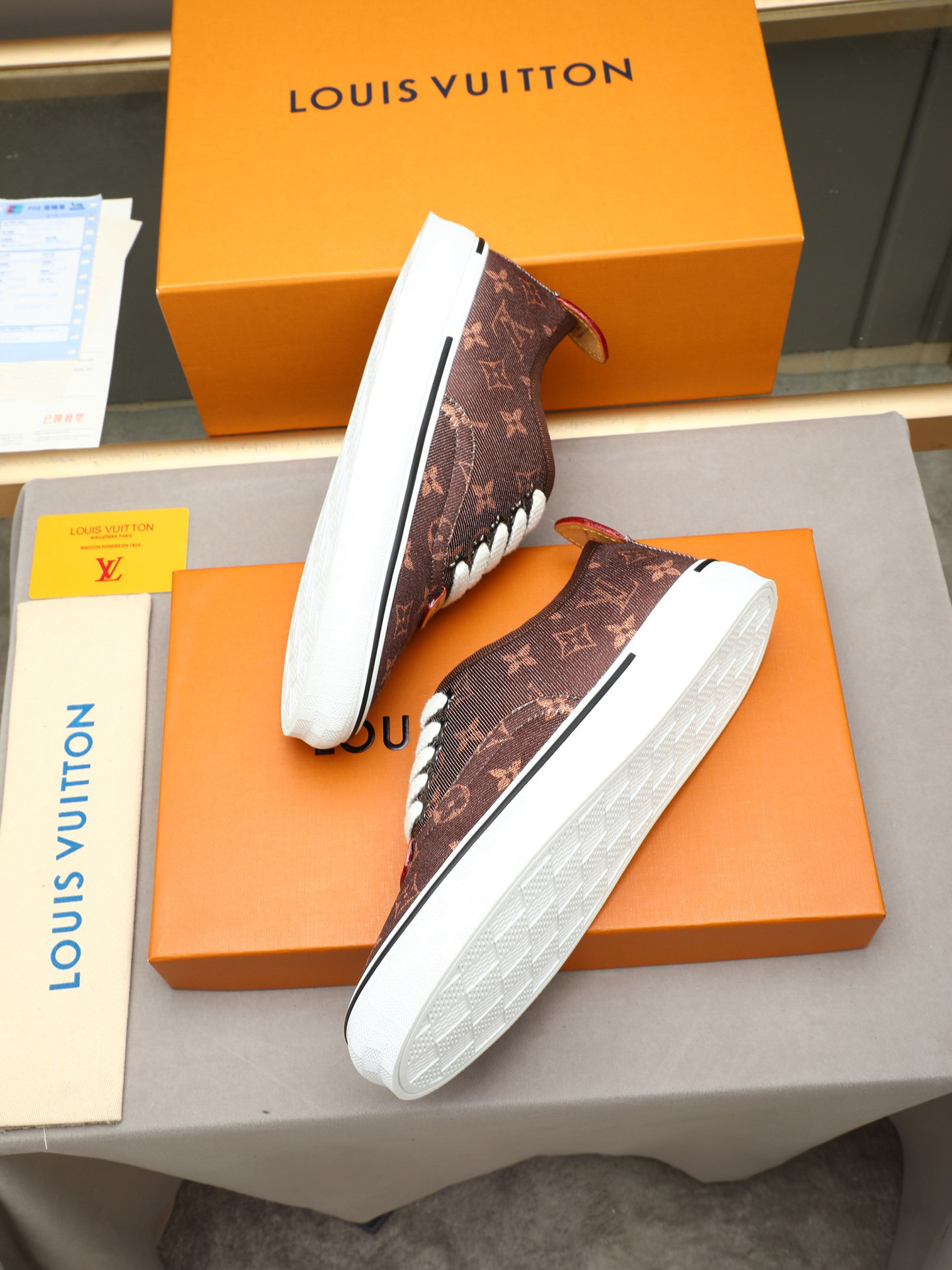 Sneakers