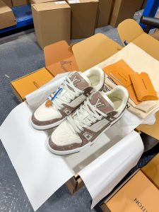 Louis Vuitton Sneakers in Denim