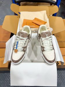 Louis Vuitton Sneakers in Denim