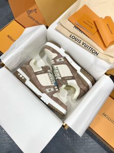 Louis Vuitton Sneakers in Denim