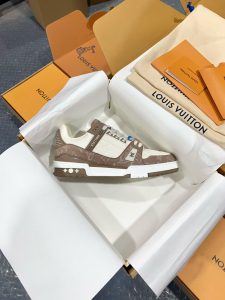 Louis Vuitton Sneakers in Denim