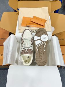 Louis Vuitton Sneakers in Denim
