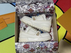 Louis Vuitton Sneakers in Denim