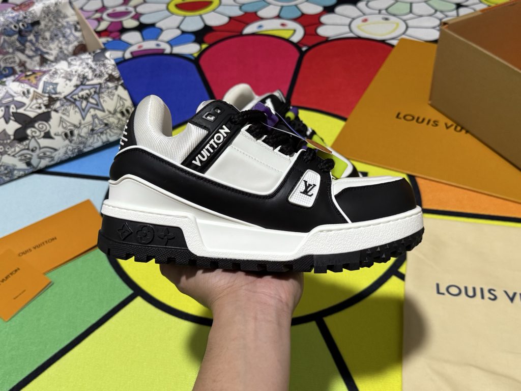 Louis Vuitton Sneakers in Denim