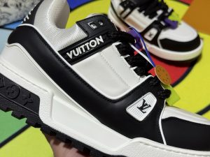 Louis Vuitton Sneakers in Denim