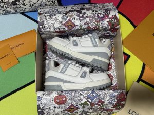 Louis Vuitton Sneakers in Denim