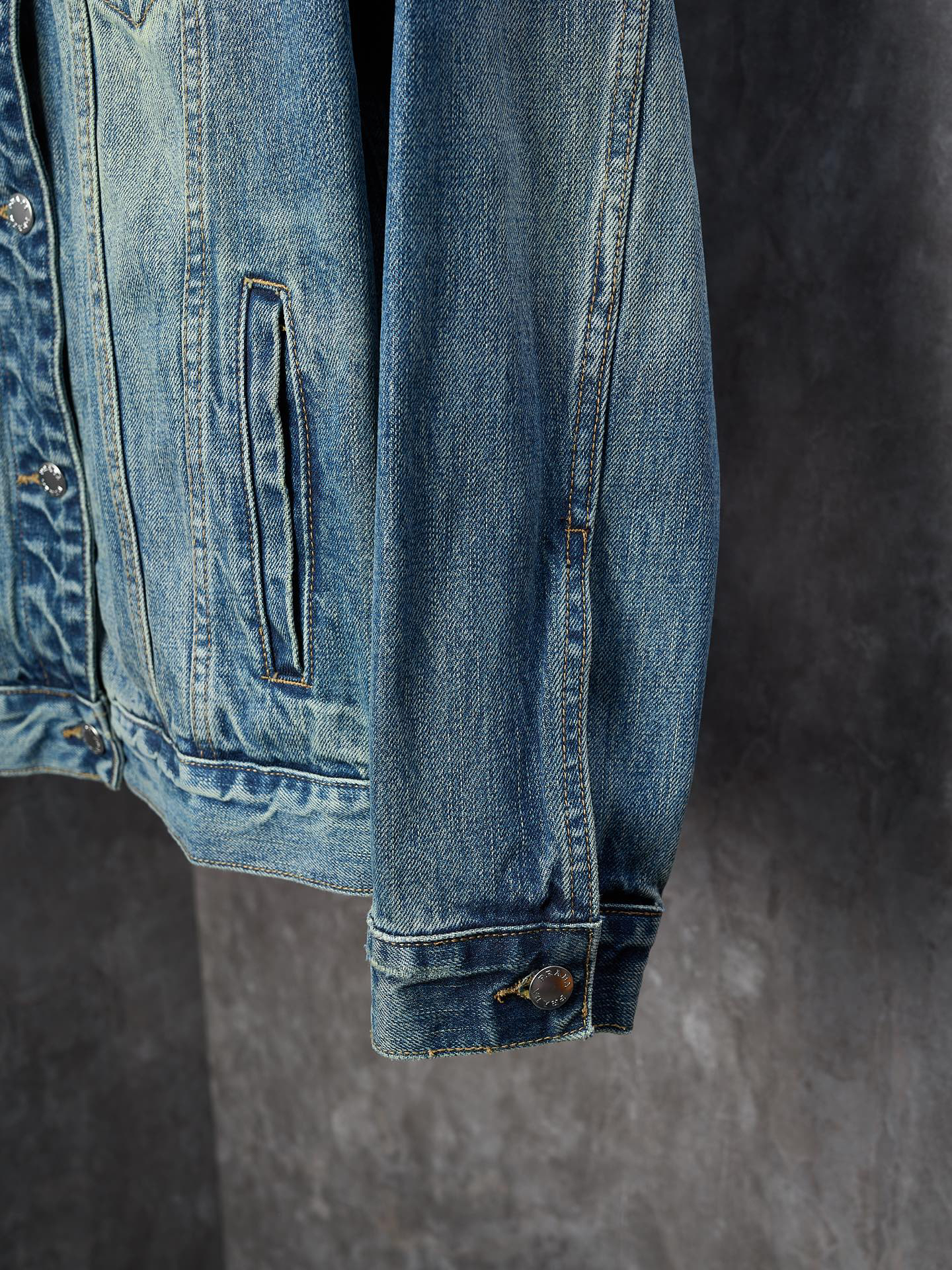 Jacket in Denim