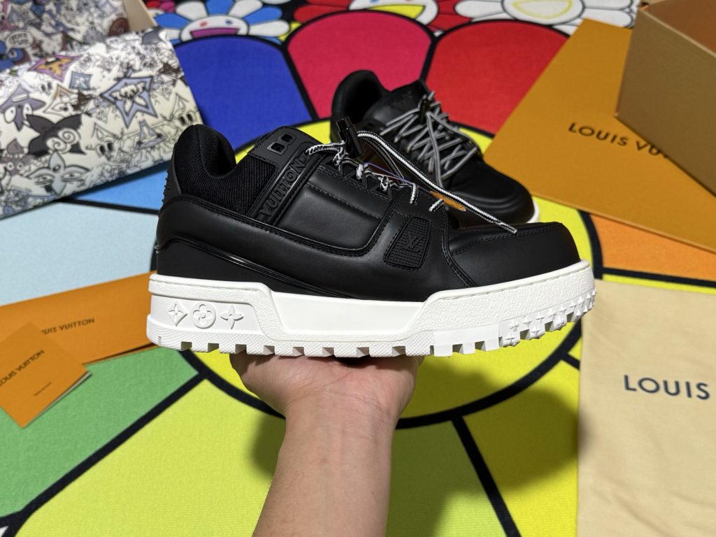Louis Vuitton Sneakers in Denim