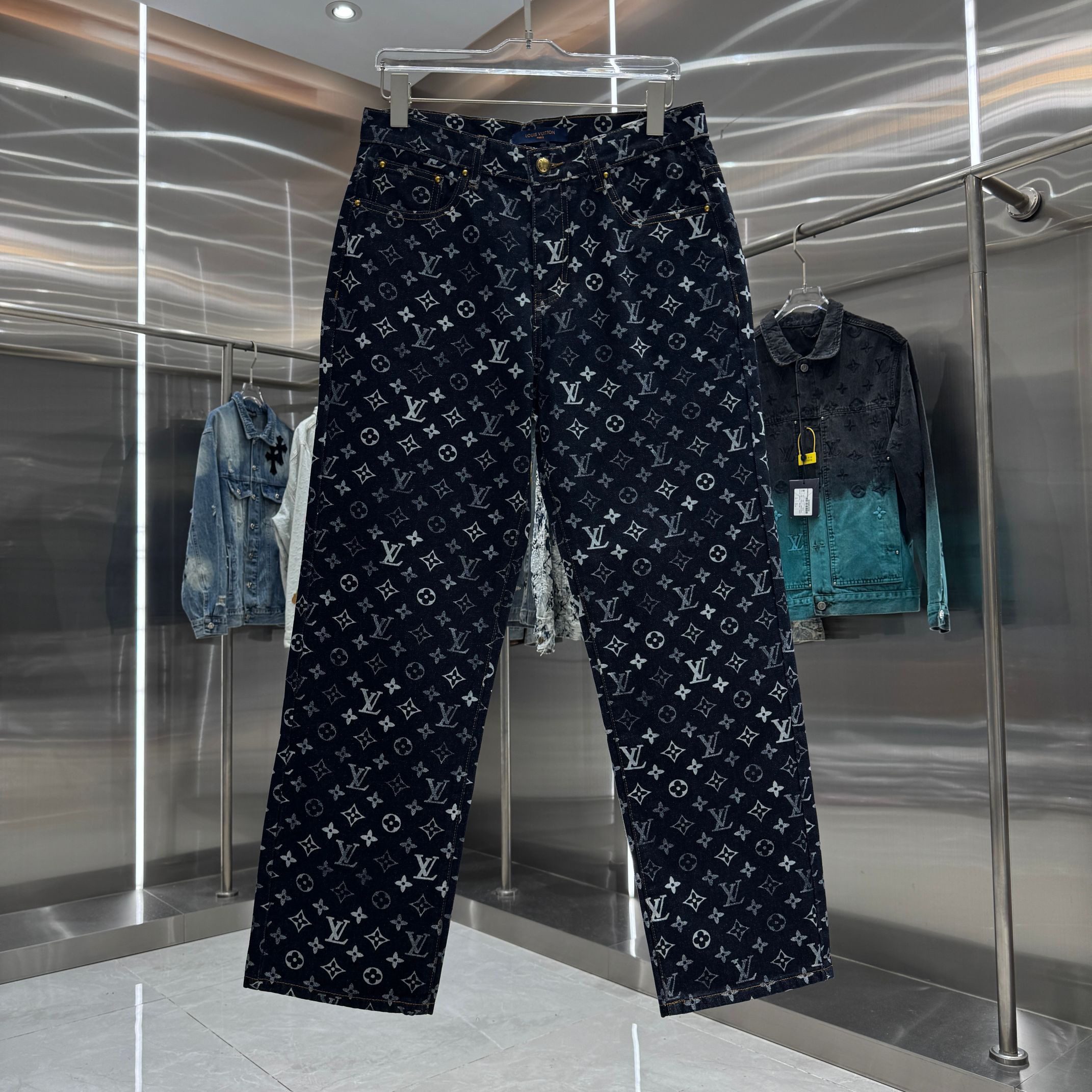 Louis Vuitton Pants in Black