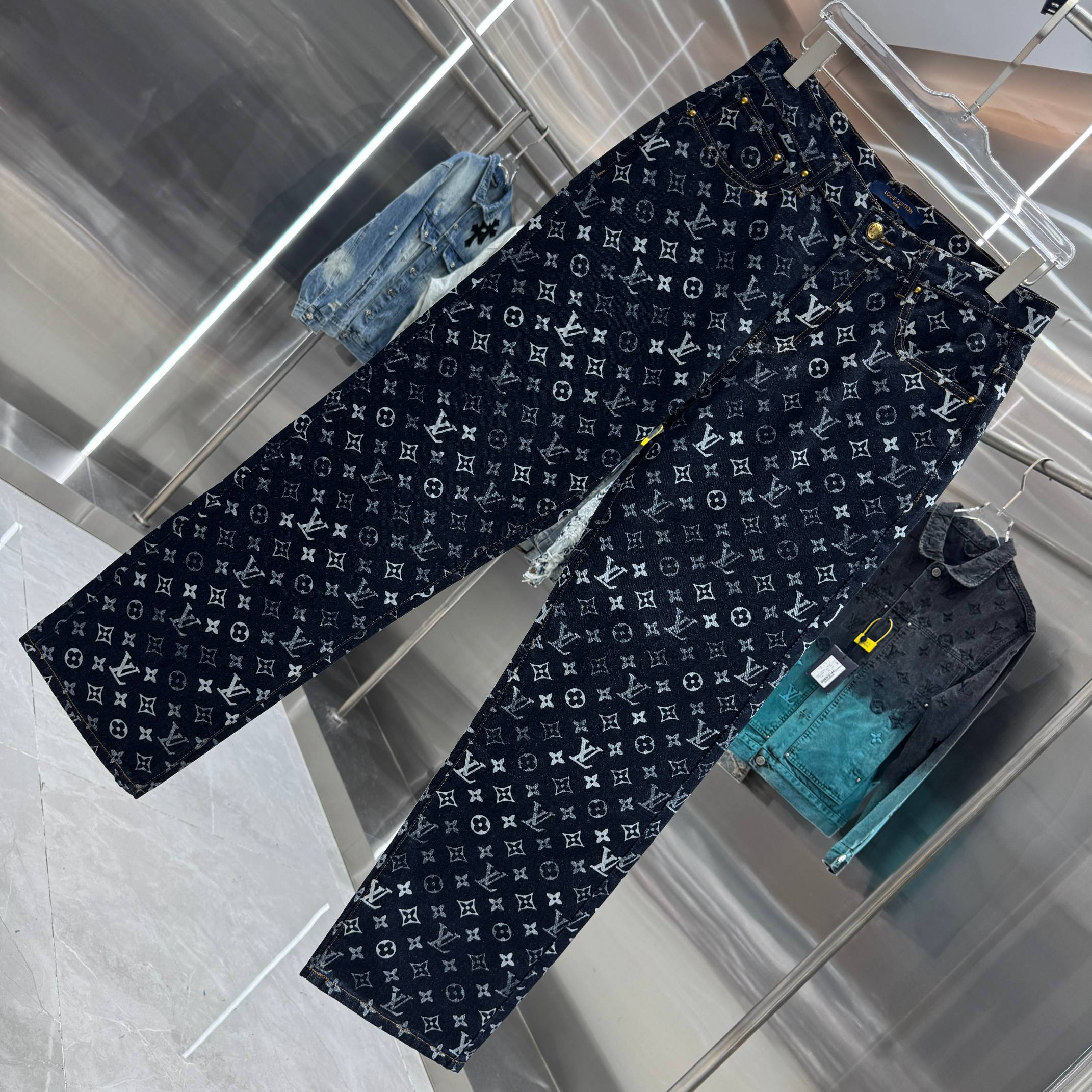 Louis Vuitton Pants in Black