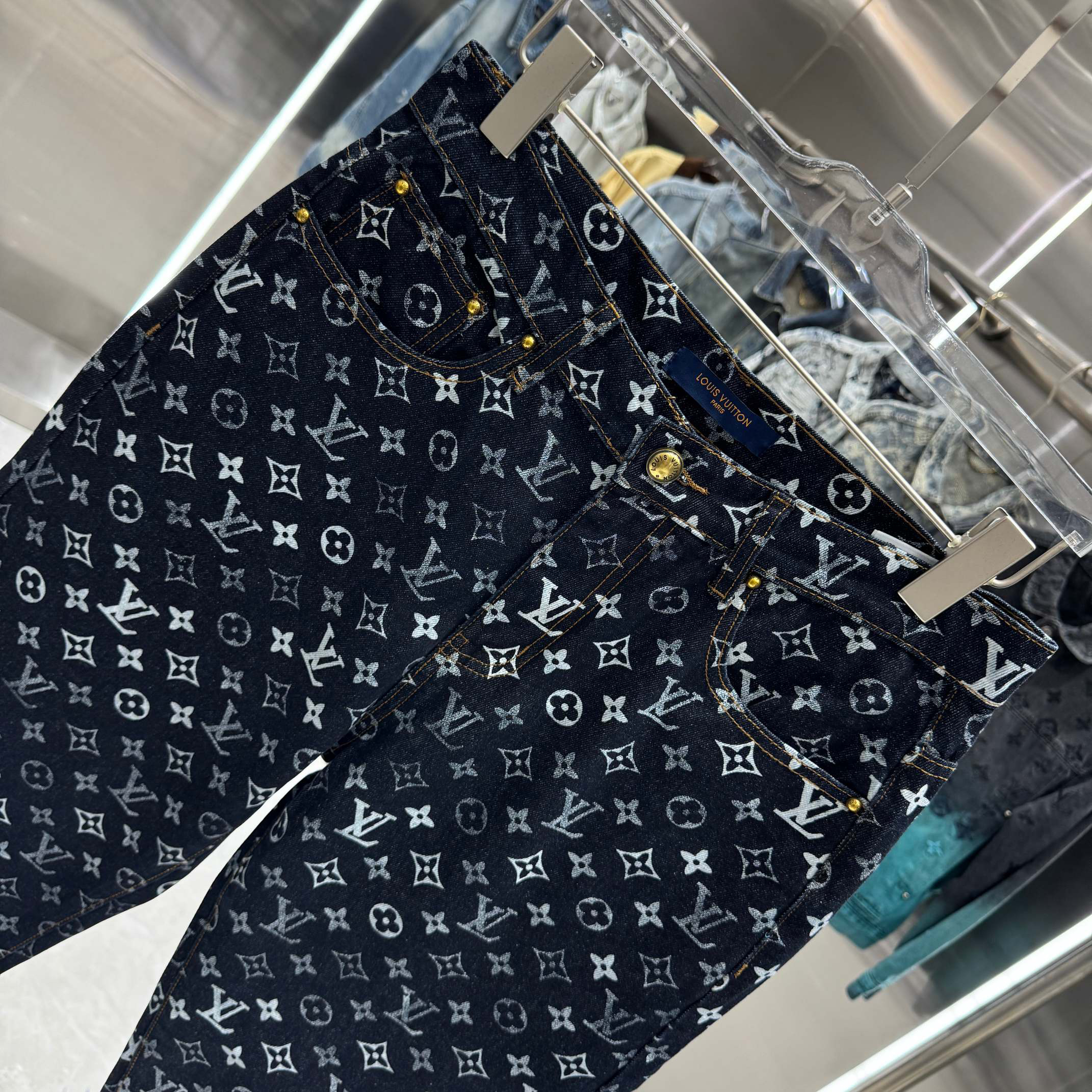 Louis Vuitton Pants in Black