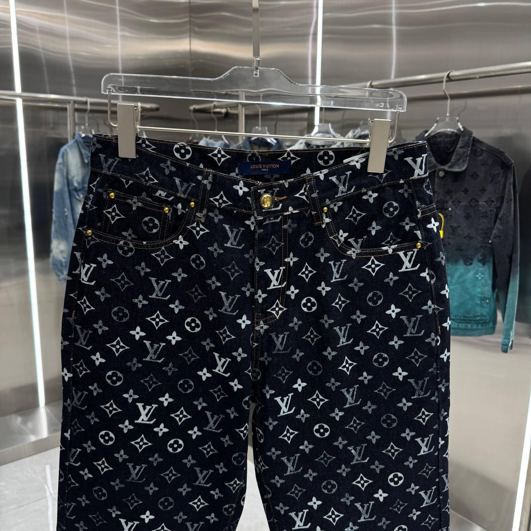 Louis Vuitton Pants in Black