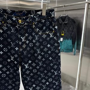 Louis Vuitton Pants in Black