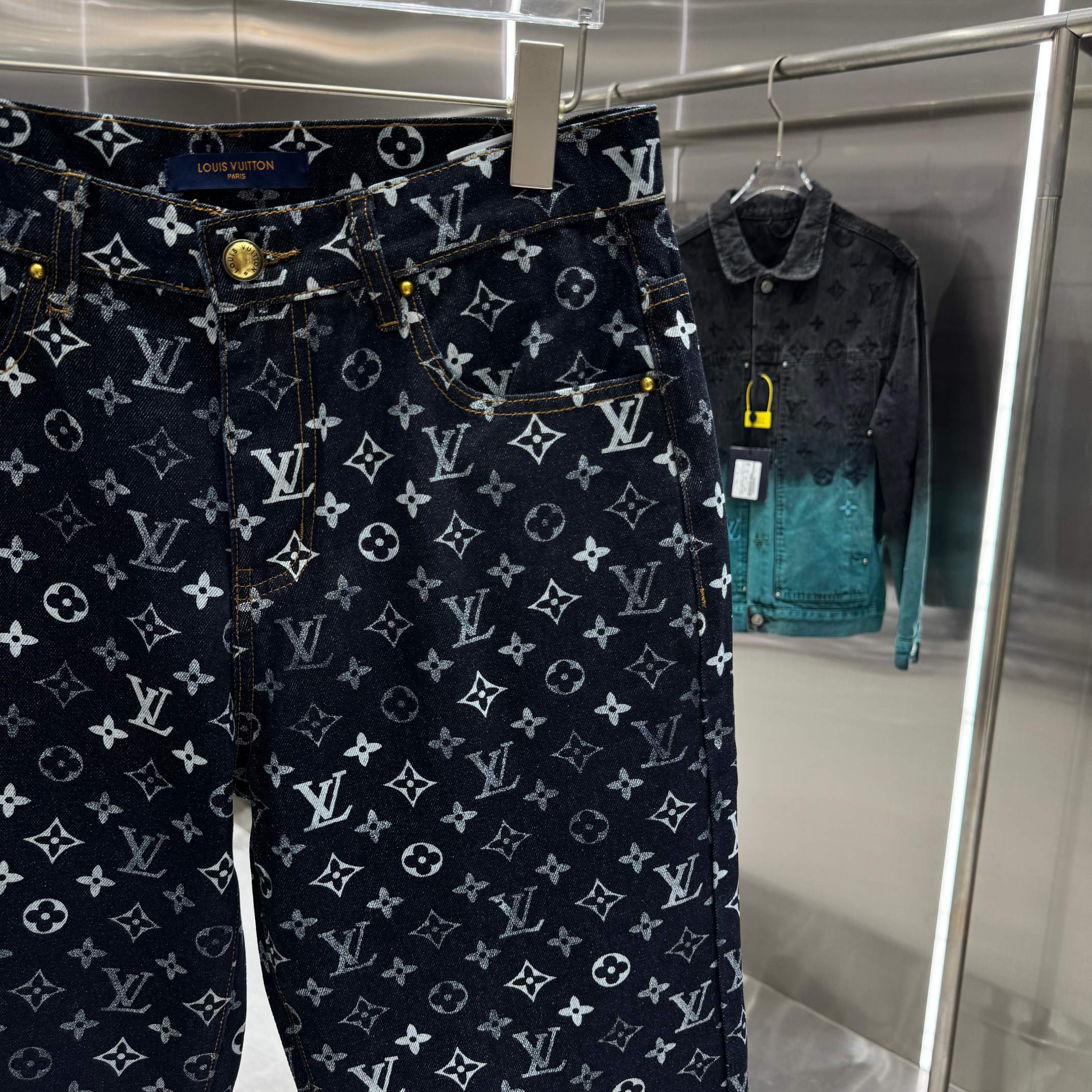 Louis Vuitton Pants in Black