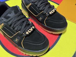 Louis Vuitton Sneakers in Denim