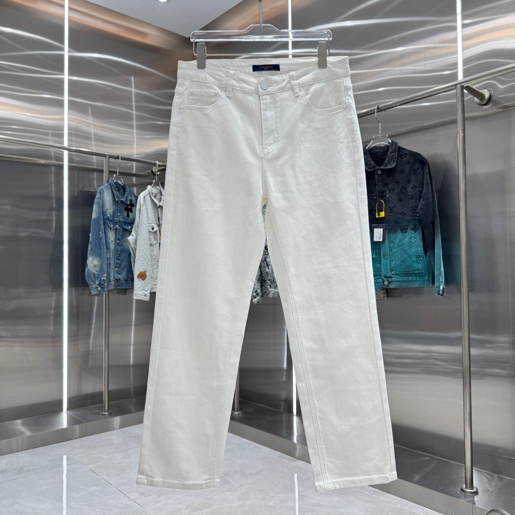 Louis Vuitton Pants in White