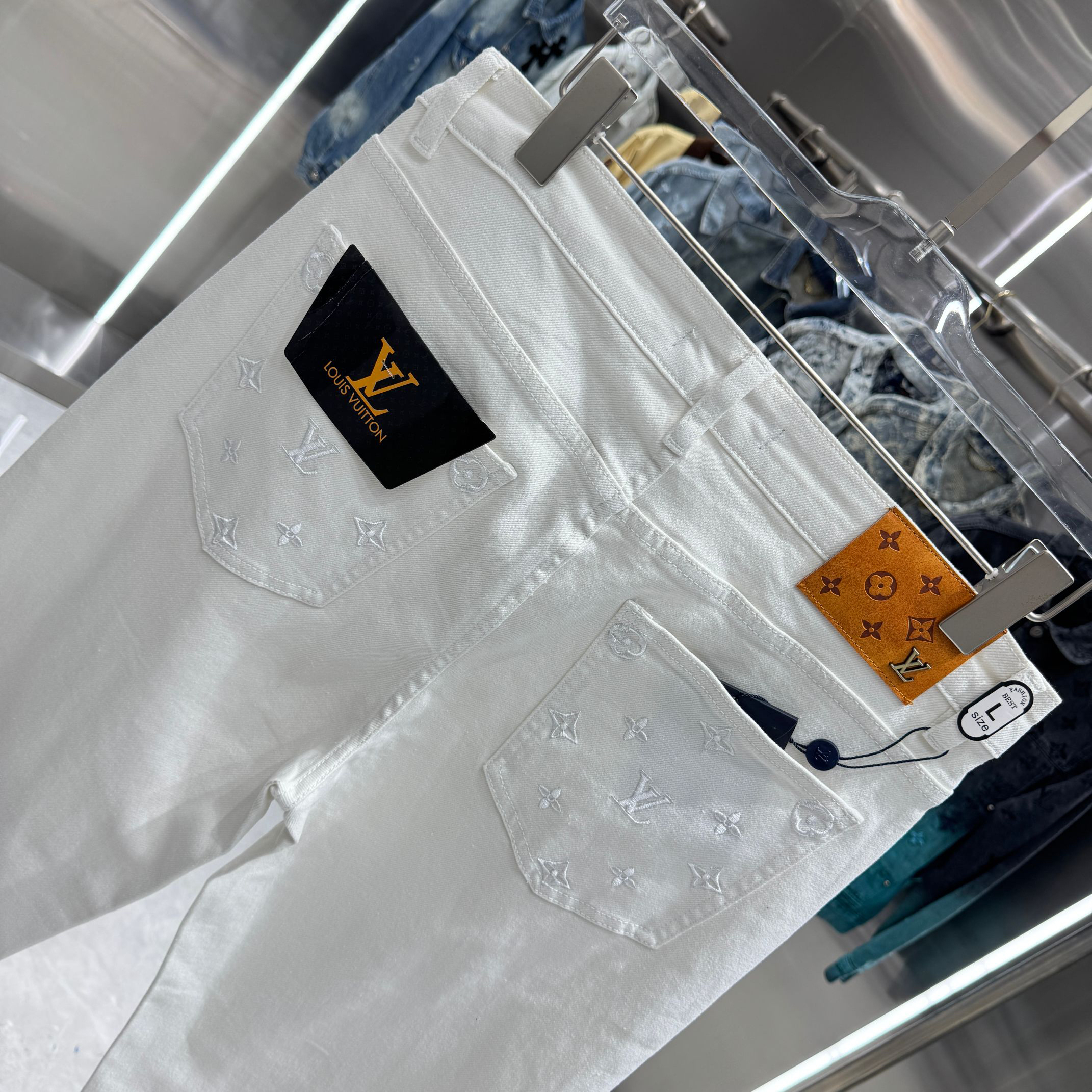 Louis Vuitton Pants in White