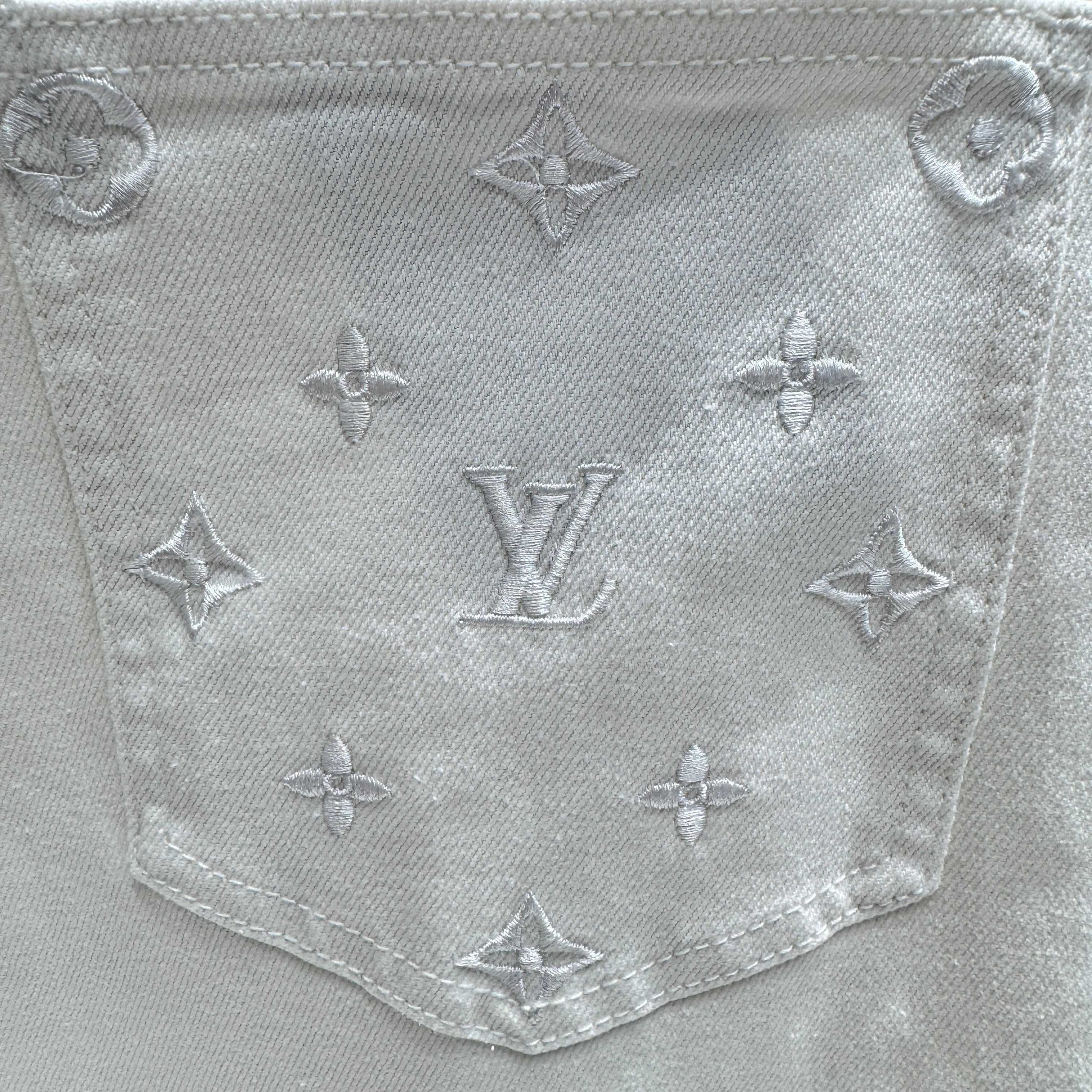 Louis Vuitton Pants in White