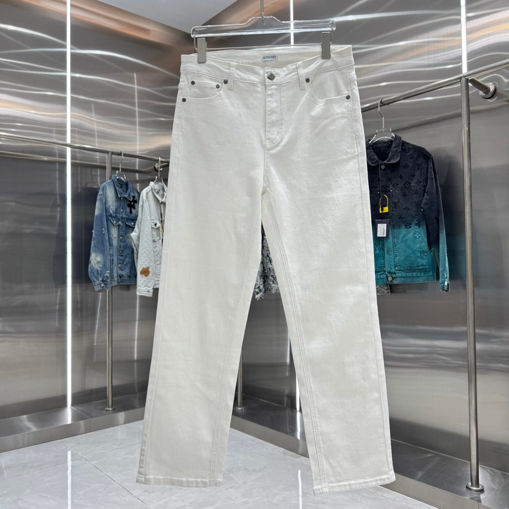 Burberry Pants in White