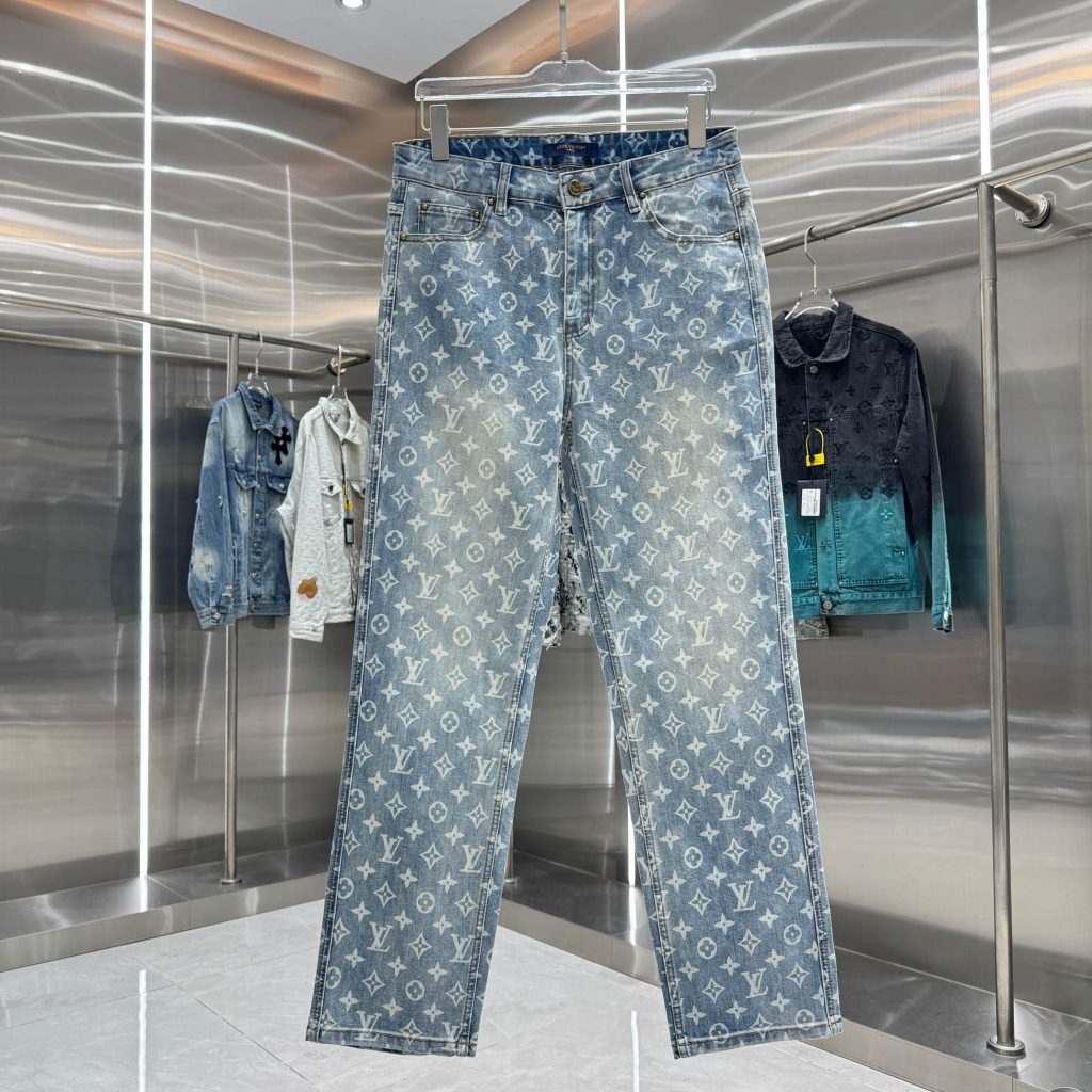 Louis Vuitton Pants in Blue