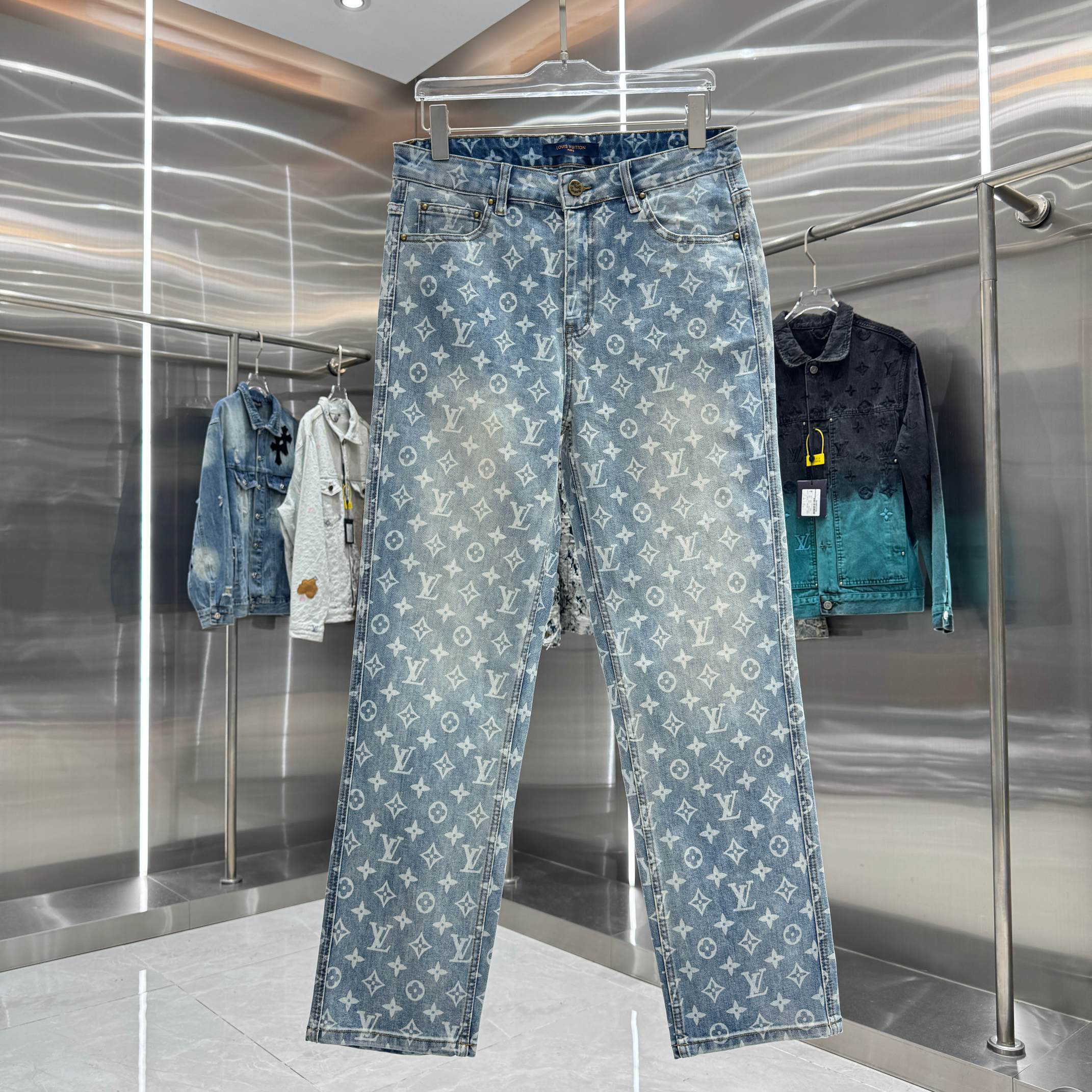 Louis Vuitton Pants in Blue