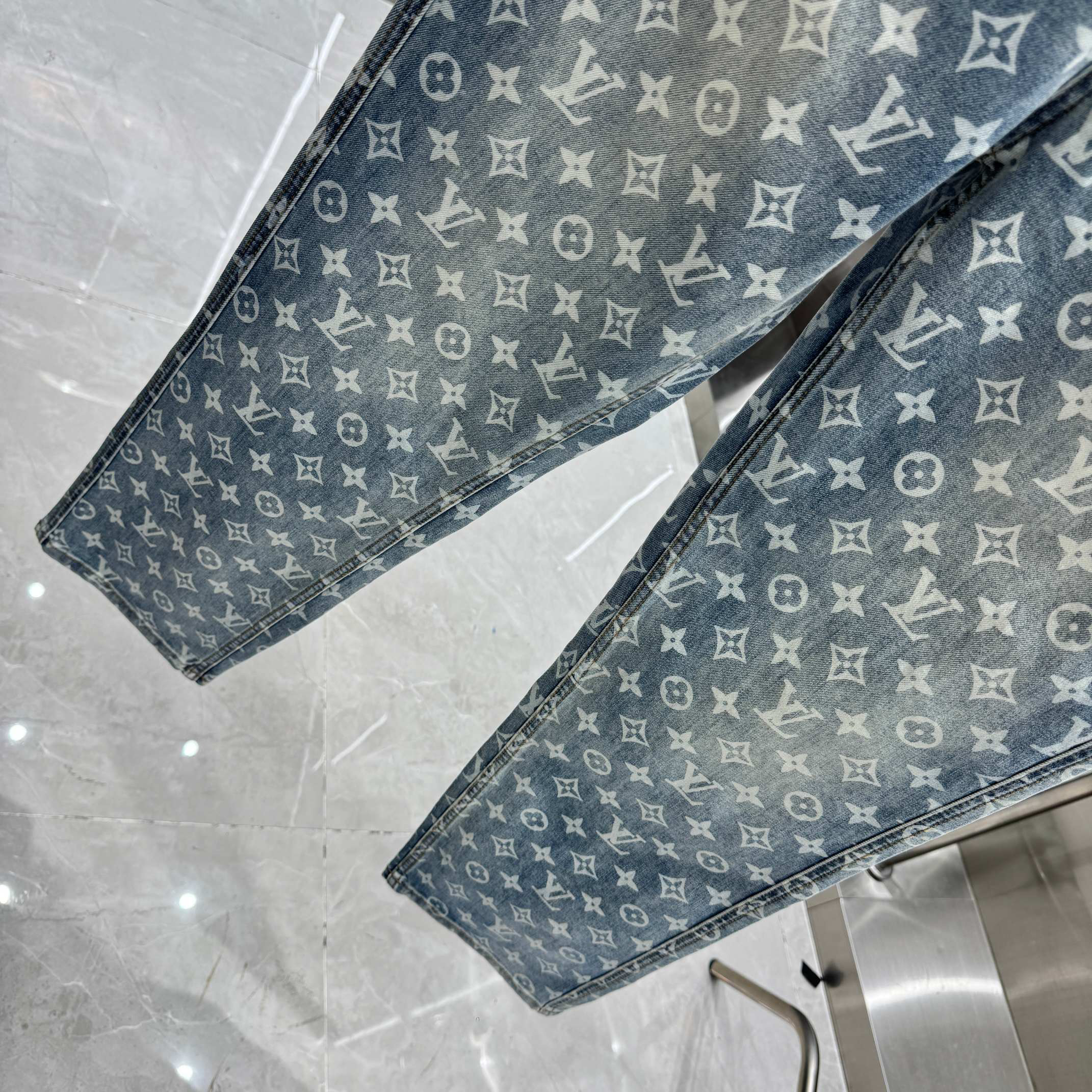 Louis Vuitton Pants in Blue