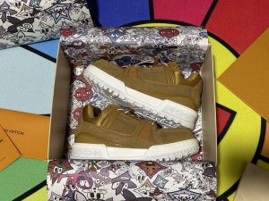 Louis Vuitton Sneakers in Denim