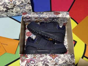 Louis Vuitton Sneakers in Denim