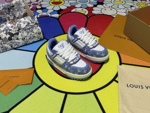 Louis Vuitton Sneakers in Denim