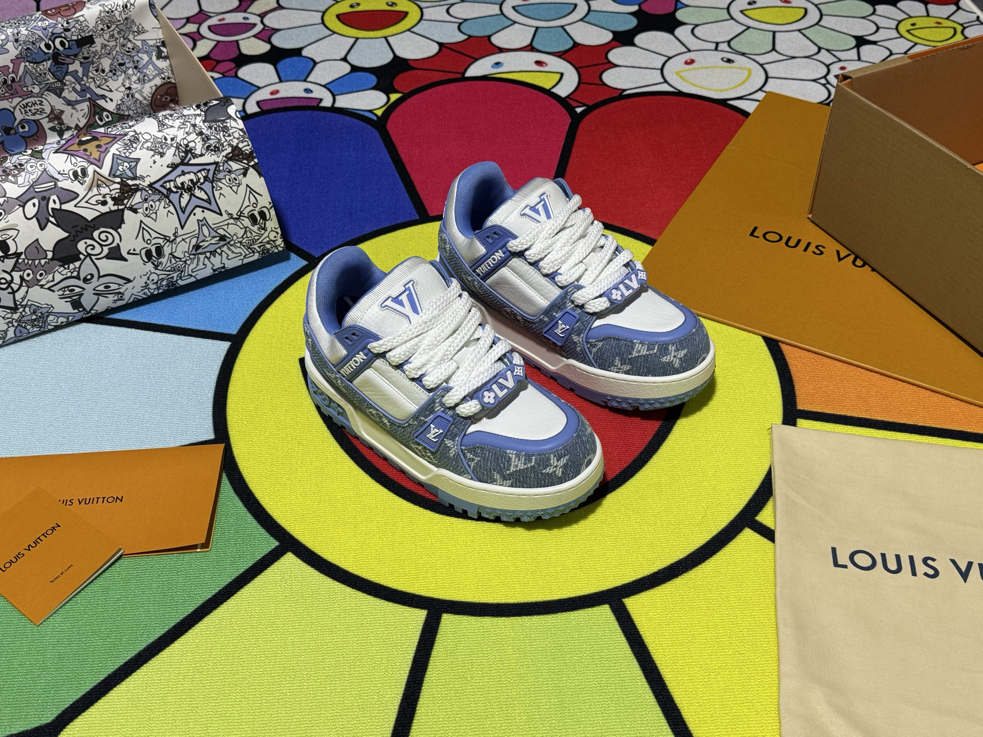 Louis Vuitton Sneakers in Denim