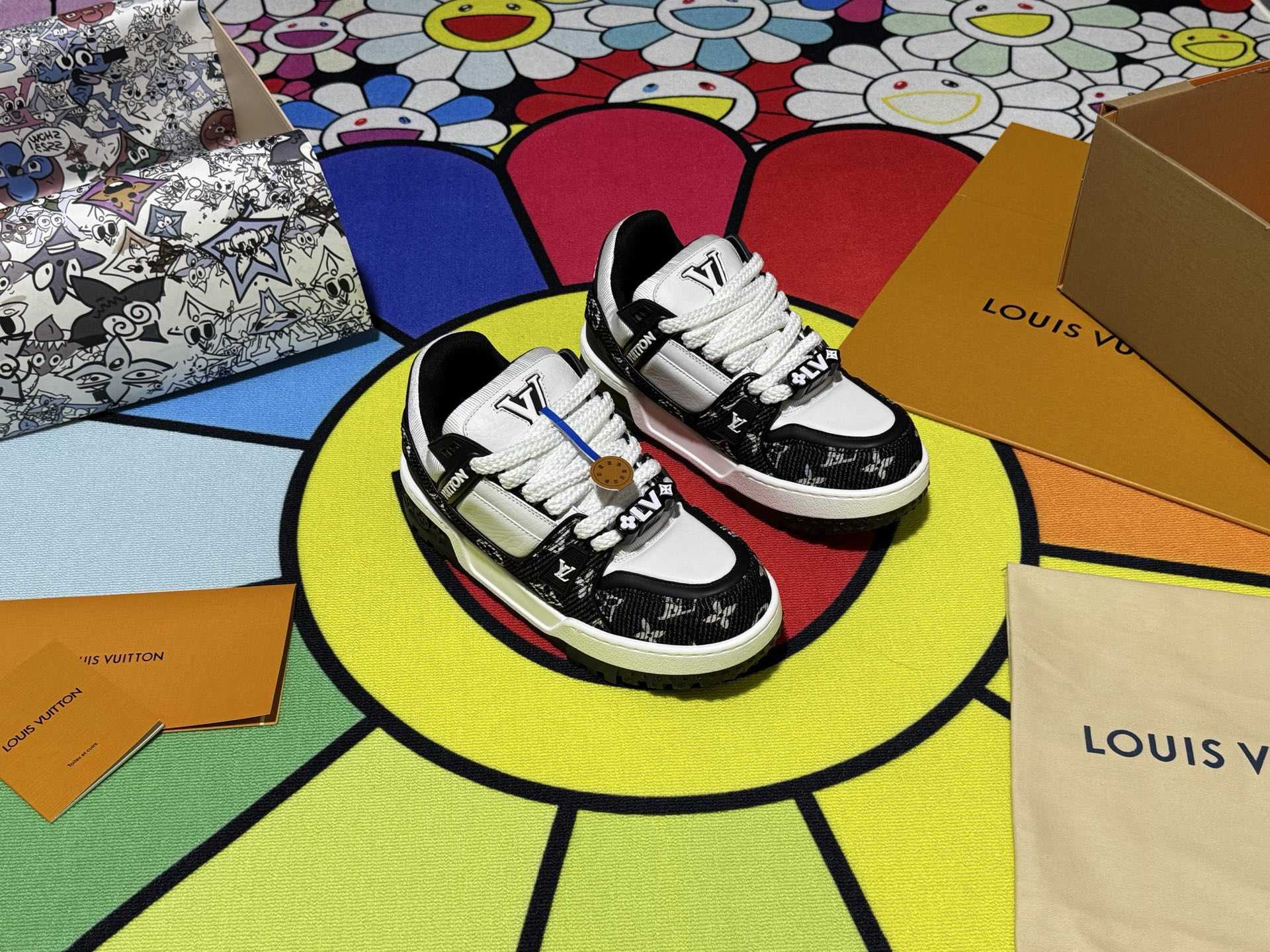 Louis Vuitton Sneakers in Denim