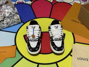 Louis Vuitton Sneakers in Denim
