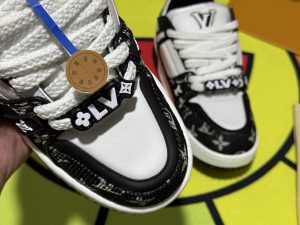 Louis Vuitton Sneakers in Denim