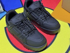 Louis Vuitton Sneakers in Denim